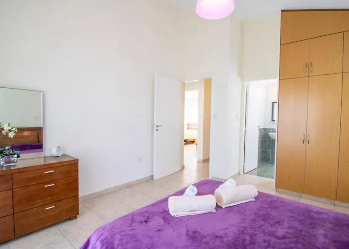 Fortuna - Elegant 3br Retreat Near Coral Bay