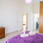 Fortuna - Elegant 3br Retreat Near Coral Bay