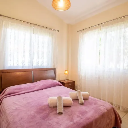 Fortuna - Elegant 3br Retreat Near Coral Bay Vakantiehuis