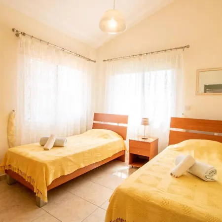 Vakantiehuis Fortuna - Elegant 3br Retreat Near Coral Bay