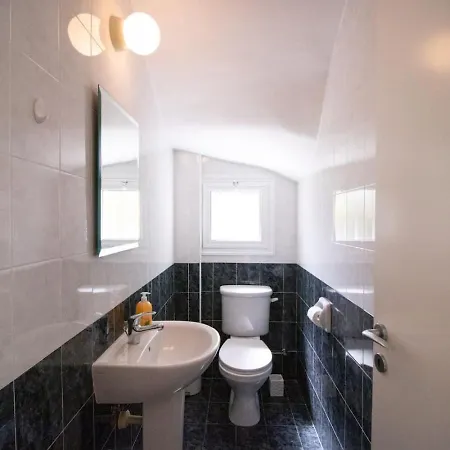 Fortuna - Elegant 3br Retreat Near Coral Bay Vakantiehuis Peyia