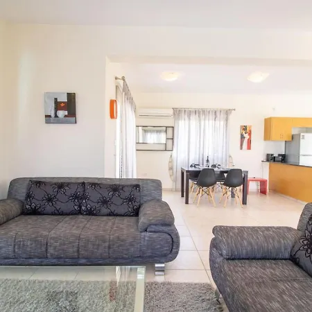 Fortuna - Elegant 3br Retreat Near Coral Bay Vakantiehuis