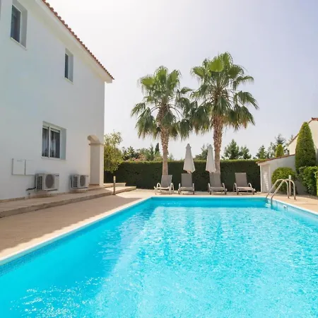 Vakantiehuis Fortuna - Elegant 3br Retreat Near Coral Bay *