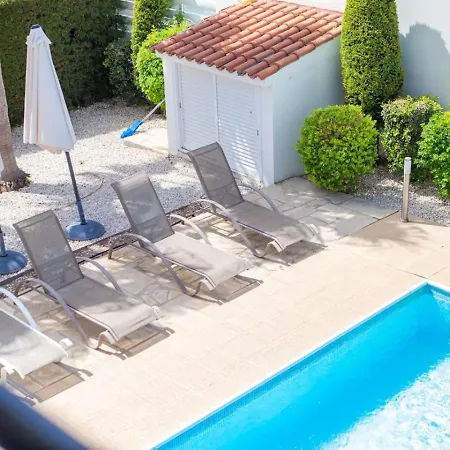 Fortuna - Elegant 3br Retreat Near Coral Bay Vakantiehuis
