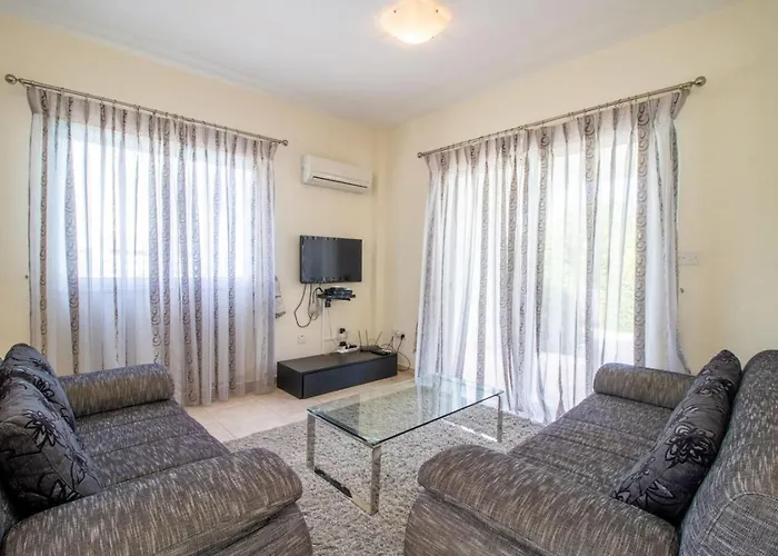 Casa vacanze Fortuna - Elegant 3br Retreat Near Coral Bay Peyia